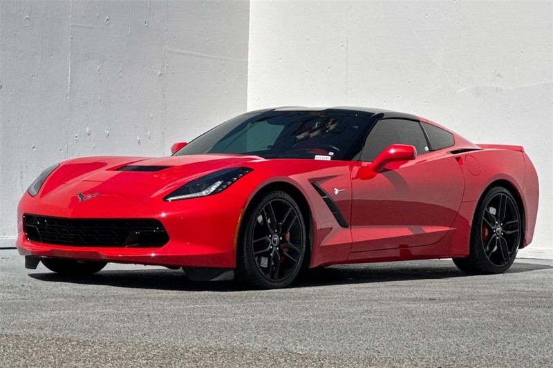Chevrolet Corvette Stingray Vehicle Full-screen Gallery Image 08