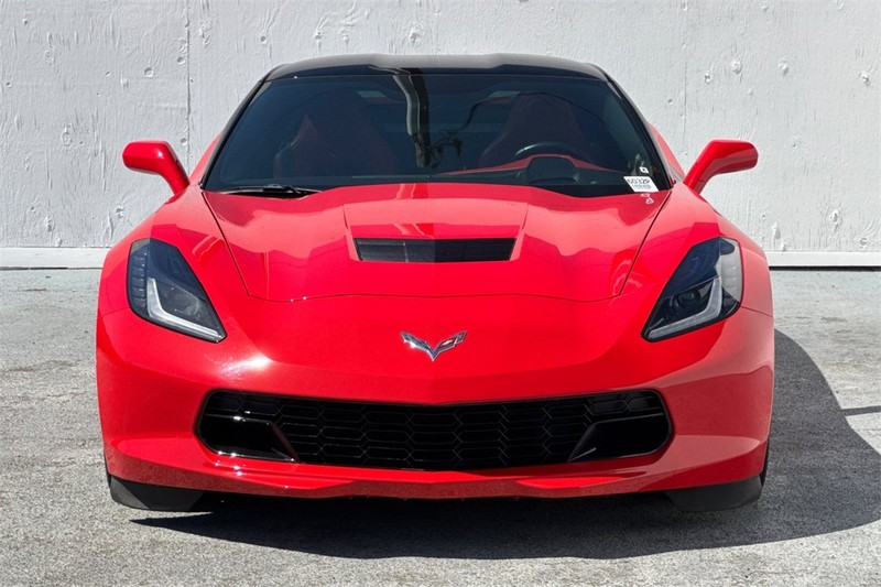 Chevrolet Corvette Stingray Vehicle Full-screen Gallery Image 09