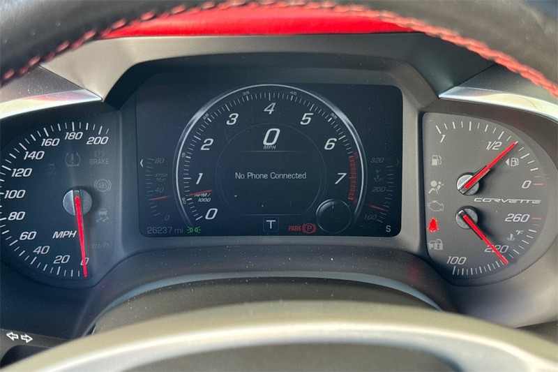 Chevrolet Corvette Stingray Vehicle Full-screen Gallery Image 23