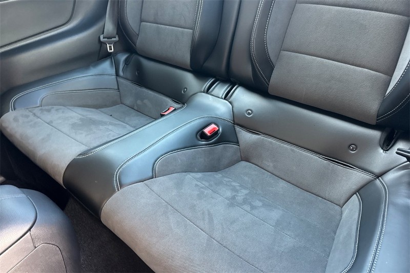 Ford Mustang Vehicle Full-screen Gallery Image 12