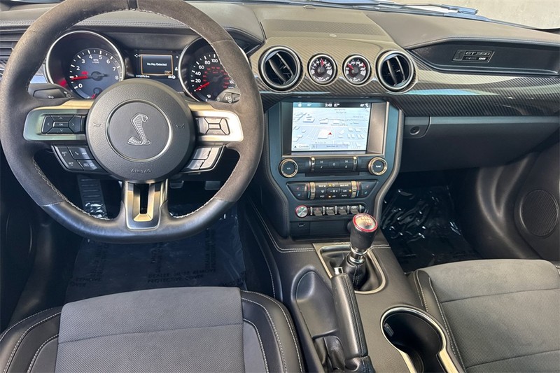 Ford Mustang Vehicle Full-screen Gallery Image 13