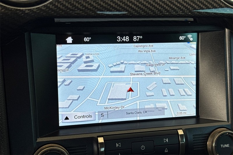 Ford Mustang Vehicle Full-screen Gallery Image 18