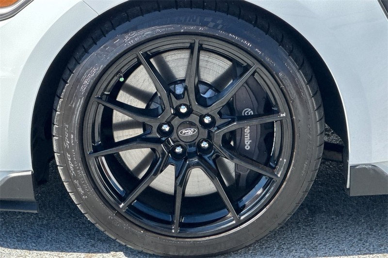 Ford Mustang Vehicle Full-screen Gallery Image 26