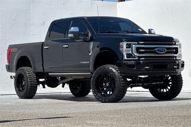 Ford Super Duty F-250 SRW Vehicle Full-screen Gallery Image 02