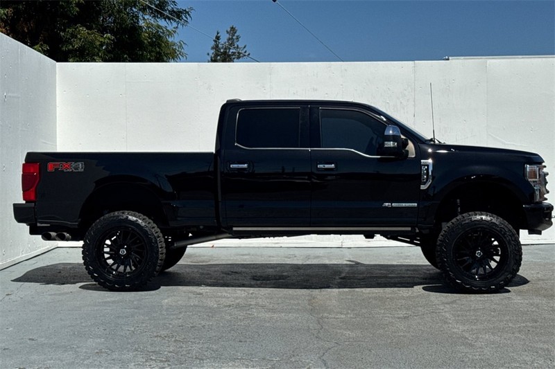 Ford Super Duty F-250 SRW Vehicle Full-screen Gallery Image 03