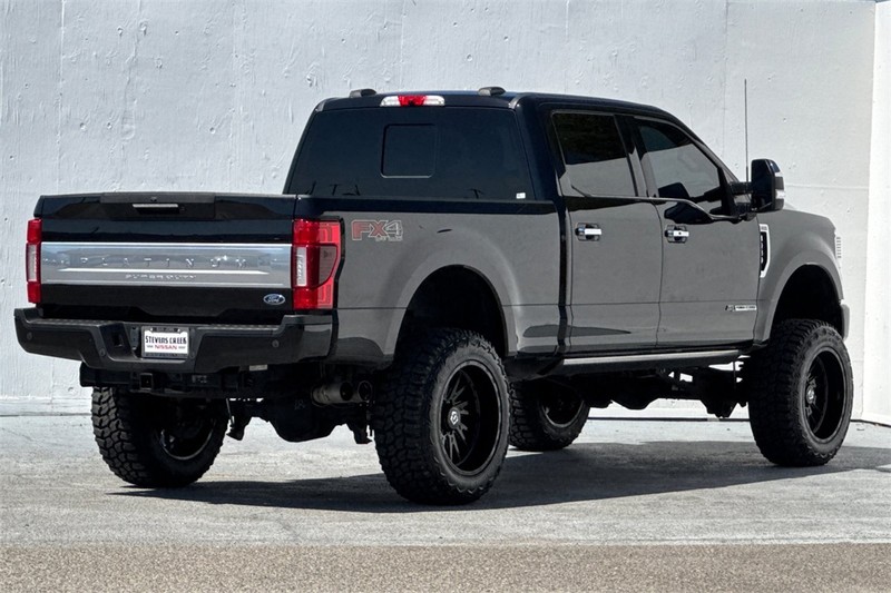 Ford Super Duty F-250 SRW Vehicle Full-screen Gallery Image 04