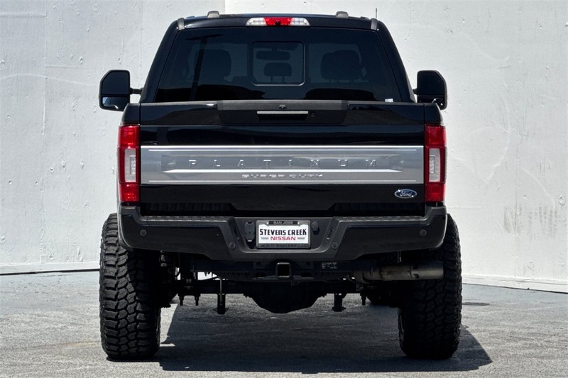 Ford Super Duty F-250 SRW Vehicle Full-screen Gallery Image 05