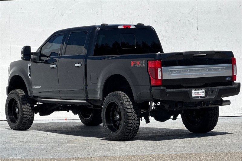 Ford Super Duty F-250 SRW Vehicle Full-screen Gallery Image 06