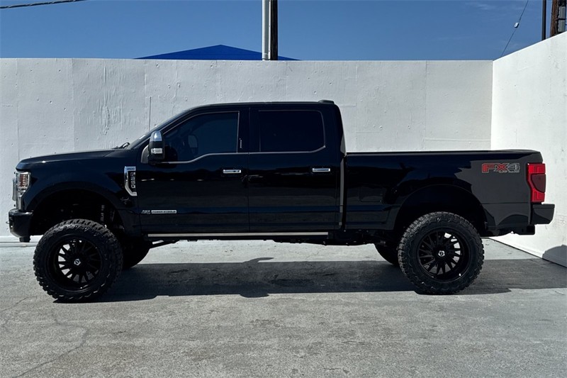 Ford Super Duty F-250 SRW Vehicle Full-screen Gallery Image 07