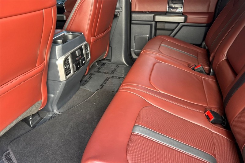 Ford Super Duty F-250 SRW Vehicle Full-screen Gallery Image 12