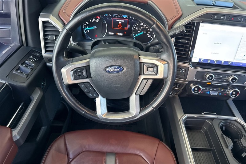 Ford Super Duty F-250 SRW Vehicle Full-screen Gallery Image 14