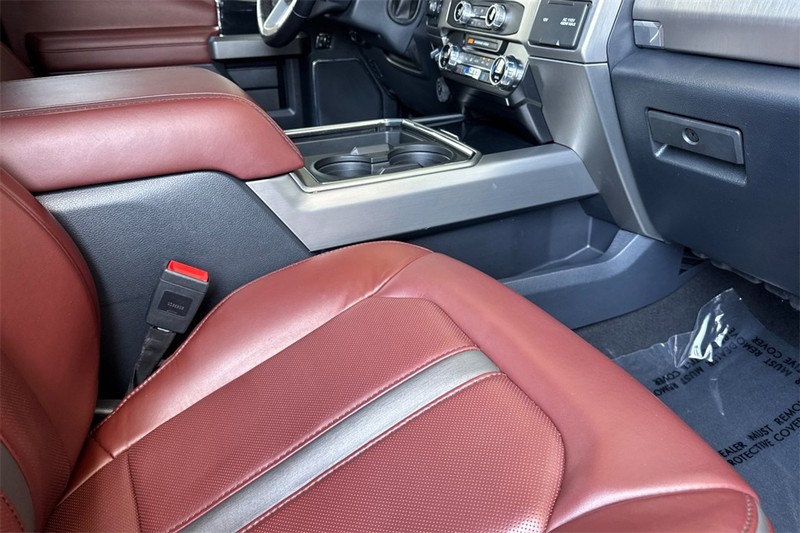 Ford Super Duty F-250 SRW Vehicle Full-screen Gallery Image 15