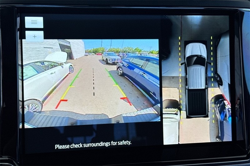 Ford Super Duty F-250 SRW Vehicle Full-screen Gallery Image 19