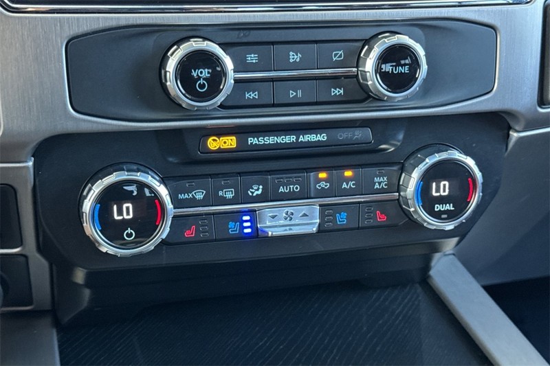 Ford Super Duty F-250 SRW Vehicle Full-screen Gallery Image 20