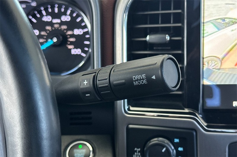 Ford Super Duty F-250 SRW Vehicle Full-screen Gallery Image 21