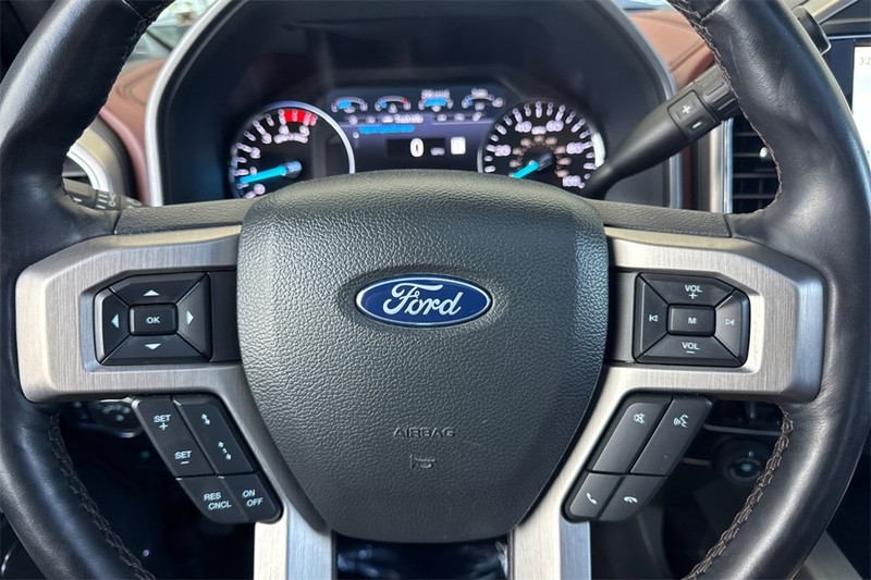 Ford Super Duty F-250 SRW Vehicle Full-screen Gallery Image 23