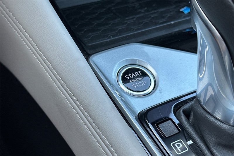 Nissan Altima Vehicle Full-screen Gallery Image 22