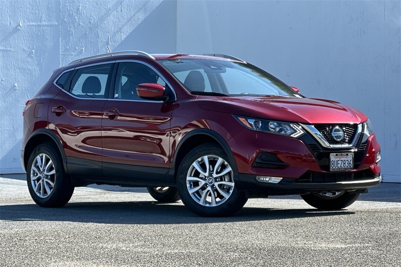 Nissan Rogue Sport Vehicle Full-screen Gallery Image 02