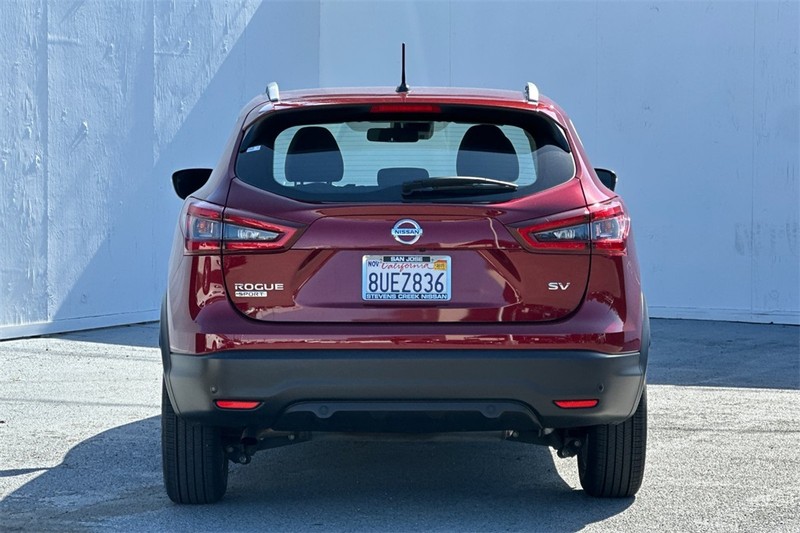 Nissan Rogue Sport Vehicle Full-screen Gallery Image 05