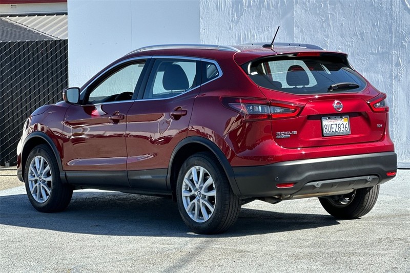 Nissan Rogue Sport Vehicle Full-screen Gallery Image 06