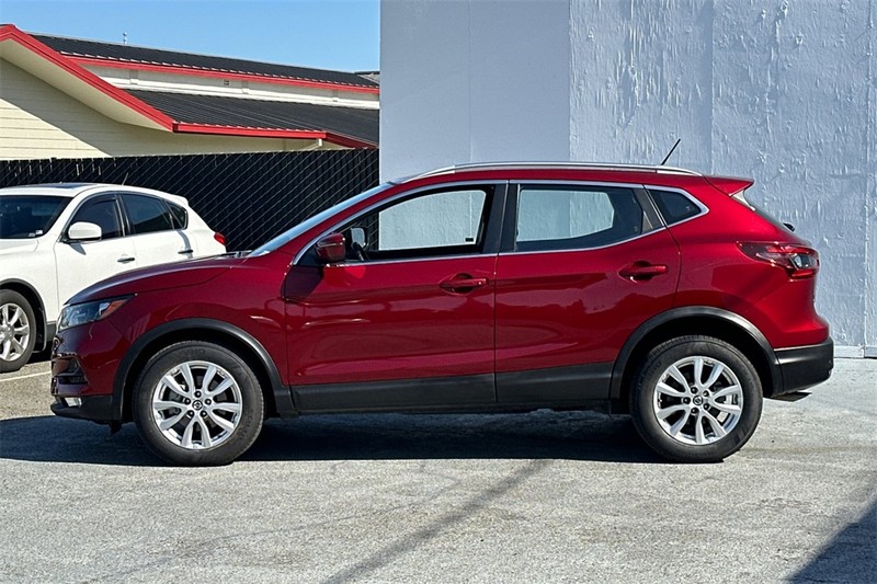 Nissan Rogue Sport Vehicle Full-screen Gallery Image 07