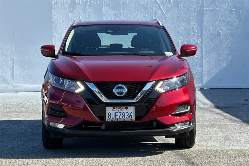Nissan Rogue Sport Vehicle Full-screen Gallery Image 09