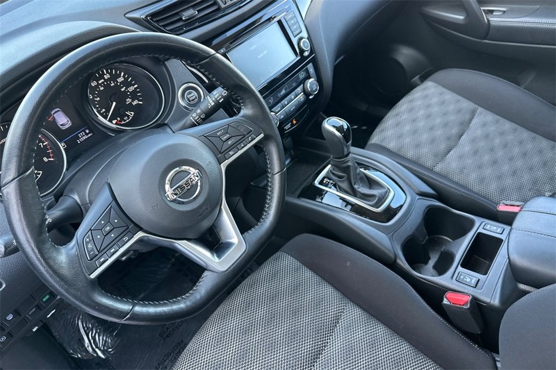 Nissan Rogue Sport Vehicle Full-screen Gallery Image 10
