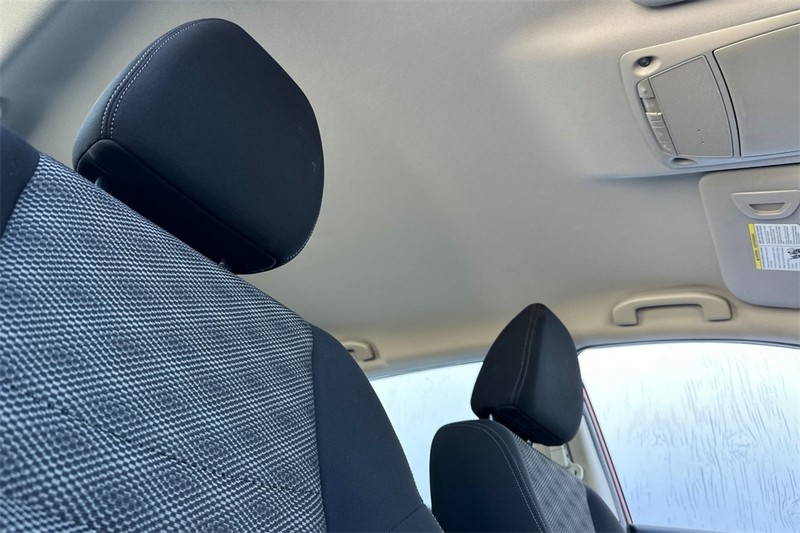 Nissan Rogue Sport Vehicle Full-screen Gallery Image 17