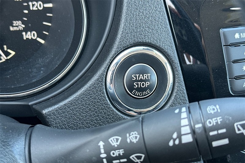 Nissan Rogue Sport Vehicle Full-screen Gallery Image 22