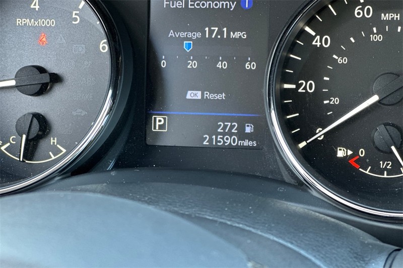 Nissan Rogue Sport Vehicle Full-screen Gallery Image 25