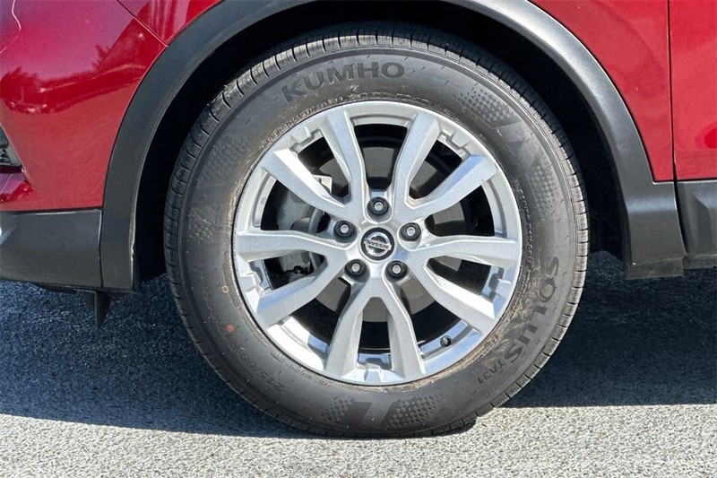 Nissan Rogue Sport Vehicle Full-screen Gallery Image 26