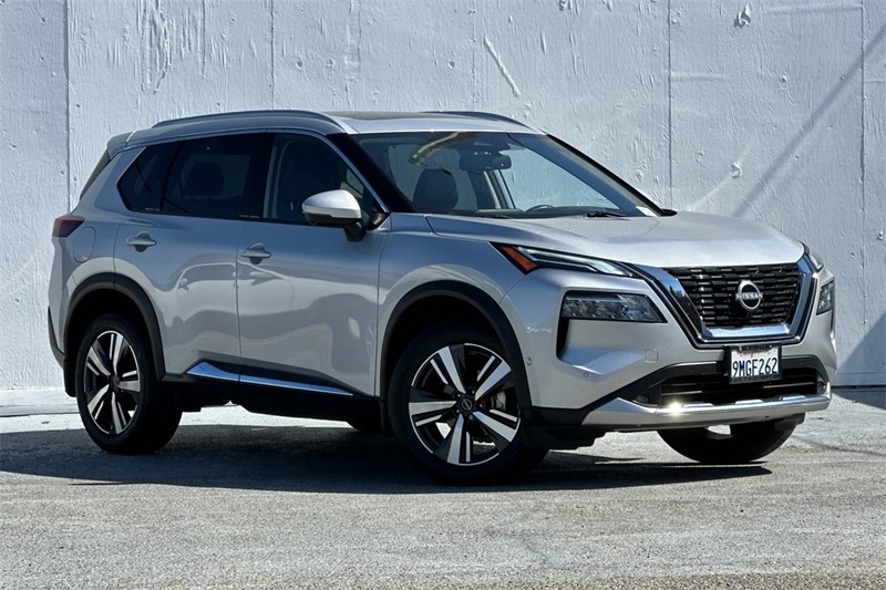 Nissan Rogue Vehicle Full-screen Gallery Image 02