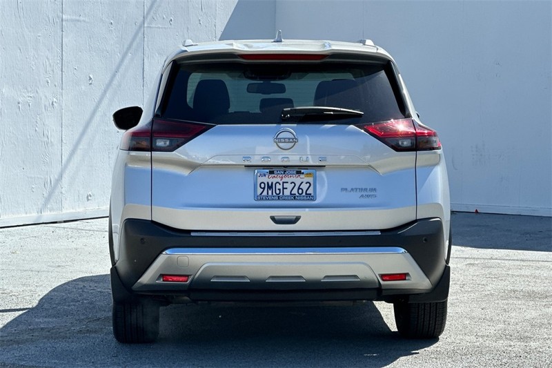 Nissan Rogue Vehicle Full-screen Gallery Image 05