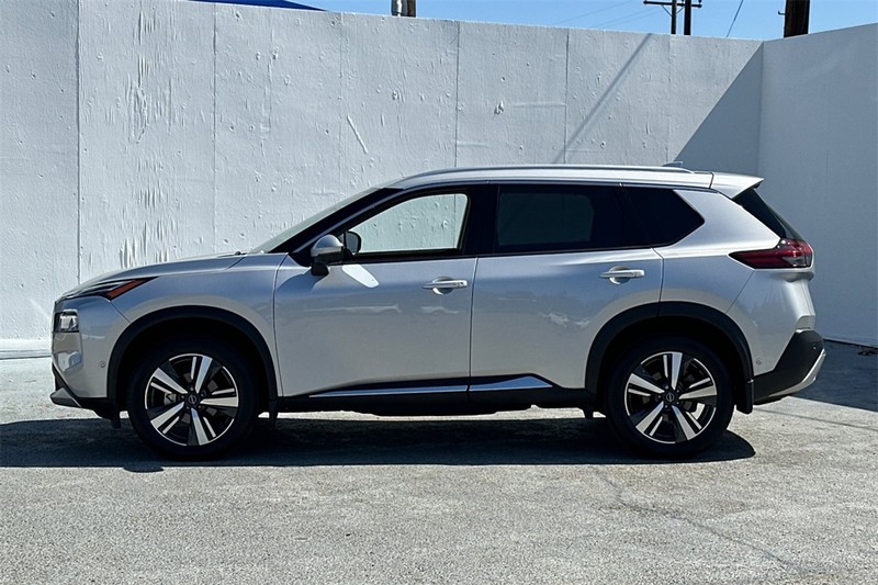Nissan Rogue Vehicle Full-screen Gallery Image 07