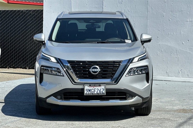 Nissan Rogue Vehicle Full-screen Gallery Image 09