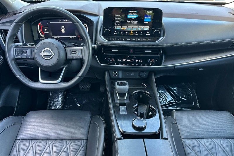 Nissan Rogue Vehicle Full-screen Gallery Image 13