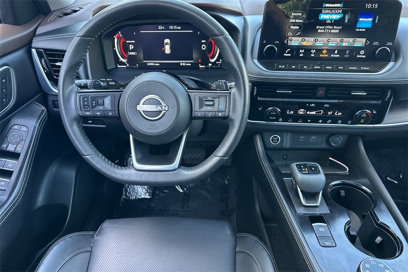 Nissan Rogue Vehicle Full-screen Gallery Image 14