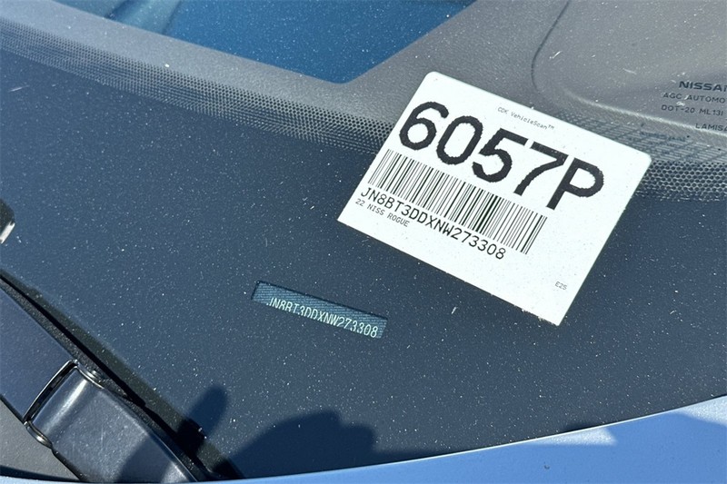 Nissan Rogue Vehicle Full-screen Gallery Image 29