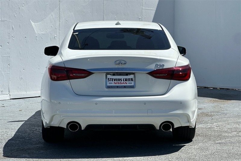 INFINITI Q50 Vehicle Full-screen Gallery Image 05
