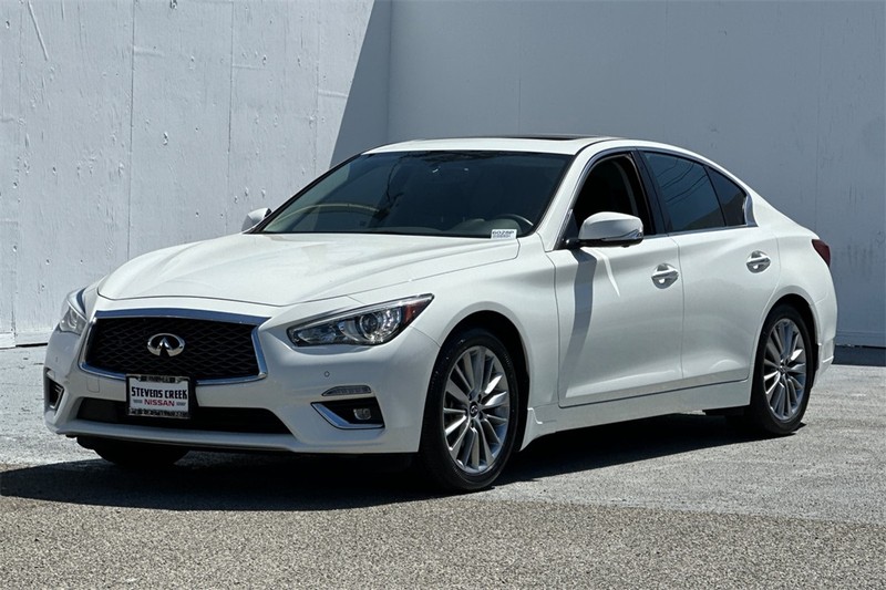INFINITI Q50 Vehicle Full-screen Gallery Image 08