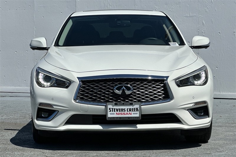INFINITI Q50 Vehicle Full-screen Gallery Image 09