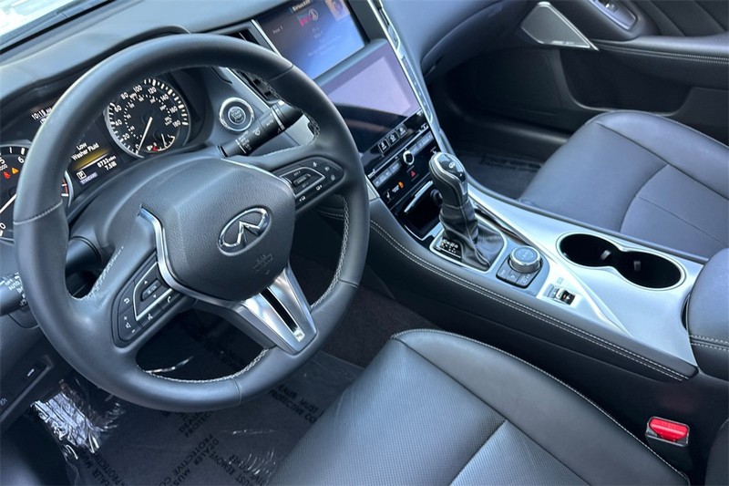 INFINITI Q50 Vehicle Full-screen Gallery Image 10
