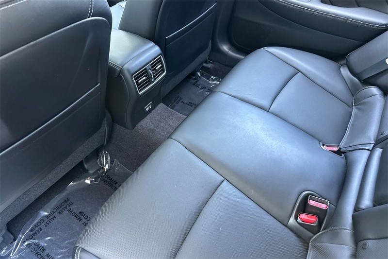 INFINITI Q50 Vehicle Full-screen Gallery Image 12