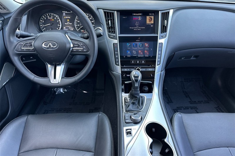 INFINITI Q50 Vehicle Full-screen Gallery Image 13