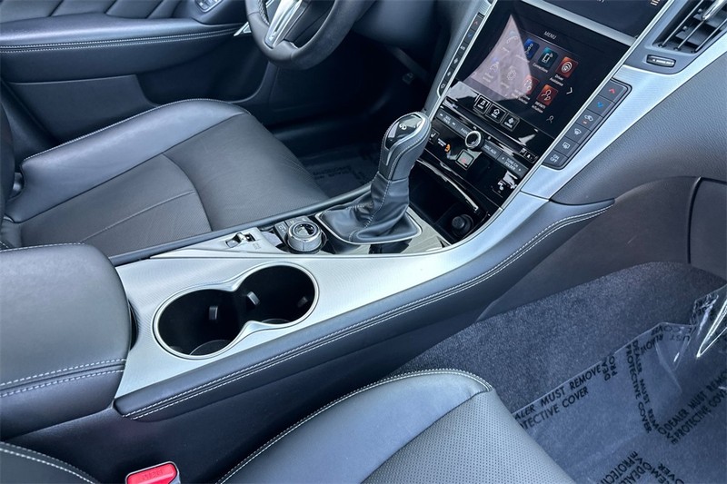 INFINITI Q50 Vehicle Full-screen Gallery Image 15