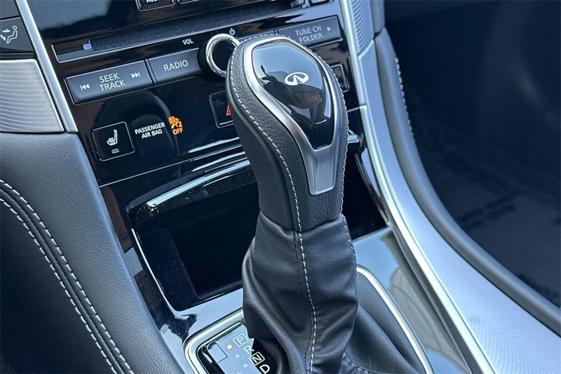 INFINITI Q50 Vehicle Full-screen Gallery Image 20