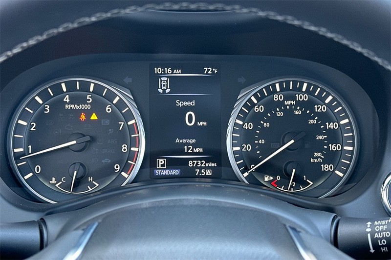 INFINITI Q50 Vehicle Full-screen Gallery Image 23