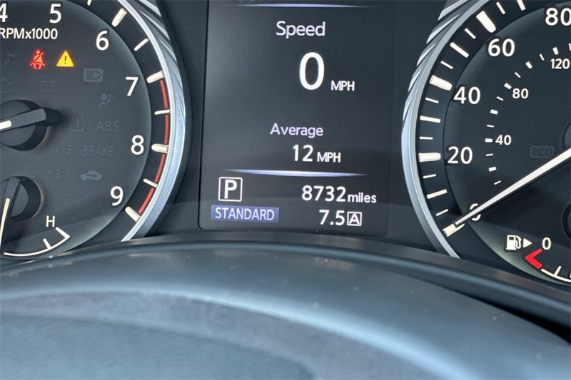 INFINITI Q50 Vehicle Full-screen Gallery Image 24