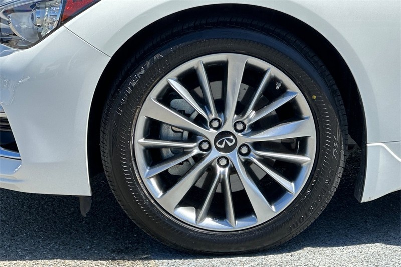 INFINITI Q50 Vehicle Full-screen Gallery Image 25