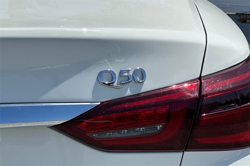 INFINITI Q50 Vehicle Full-screen Gallery Image 26